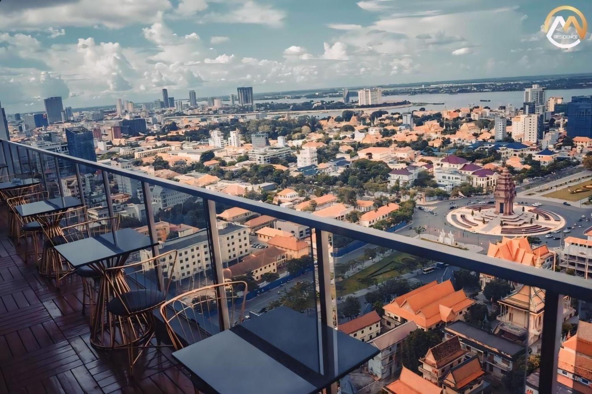 Hotel Serviced Condo Unique Infinity Pool With Mekong River View Phnom Penh Exterior foto
